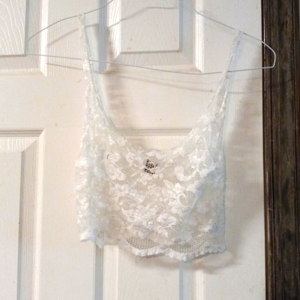 White lace bandeau crop top
